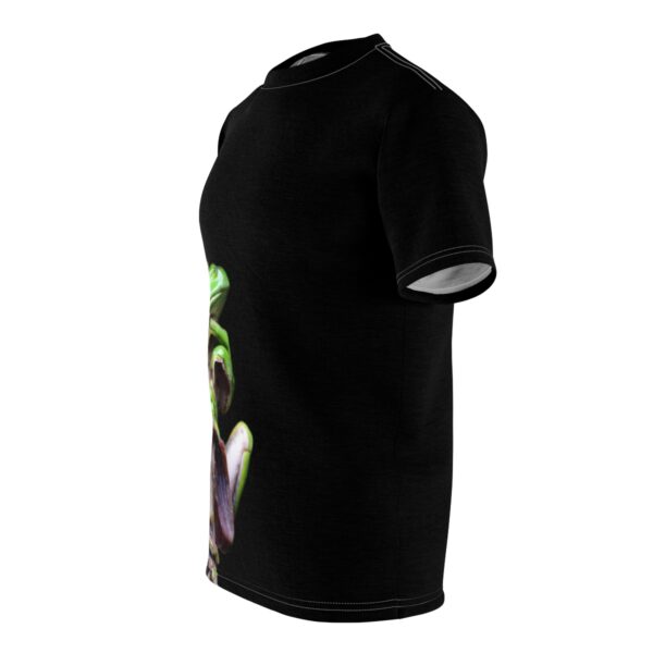 Versatile and Reliable The attention to detail in the design and the quality of the materials ensure that our Kambo frog t-shirt remains a versatile and reliable choice for all your casual appearances. Experience the fusion of fashion and nature like never before with this extraordinary t-shirt.