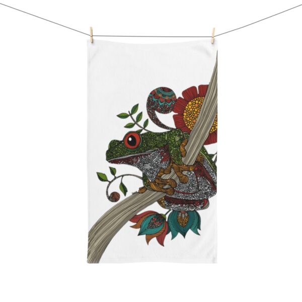 Upgrade your bathroom decor with the stylish Kambo frog hand towel. This premium hand towel is designed to add character and elegance to any bathroom area. Crafted with a soft and lightweight cotton back and a high-quality polyester front, this hand towel offers both durability and comfort.