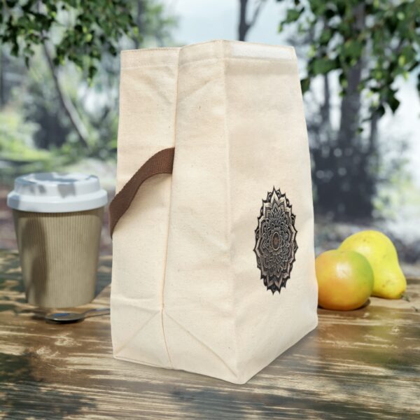Elevate Your Lunchtime Experience with the Stylish and Functional Mandala Lunch Bag! Tired of boring and flimsy lunch bags? Upgrade your lunch game with the Mandala Lunch Bag! Whether you're heading to school or the office, this lunch bag is designed to combine durability and style to perfection.