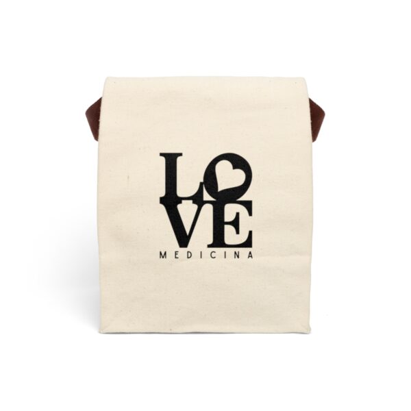 Perfect Size for All Occasions Measuring 12.5" x 8" x 5.5" (20.3cm x 31.8cm x 14cm), this bag is the ideal size for everything from quick snacks to three-course meals. Versatile and practical, it's suitable for both kids and adults, catering to all your lunchtime needs.
