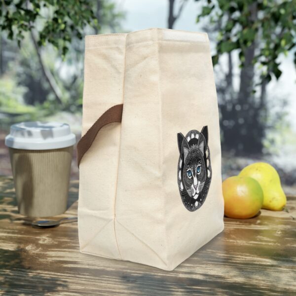 Easy to Carry Anywhere The Tribal Cat Lunch Bag comes with a convenient strap handle, making it easy to carry around wherever you go. Whether it's your daily commute, a field trip, or a picnic in the park, our lunch bag is your perfect companion. Perfect Size for All Occasions Measuring 12.5" x 8" x 5.5" (20.3cm x 31.8cm x 14cm), this bag is the ideal size for everything from quick snacks to three-course meals. Versatile and practical, it's suitable for both kids and adults, catering to all your lunchtime needs.